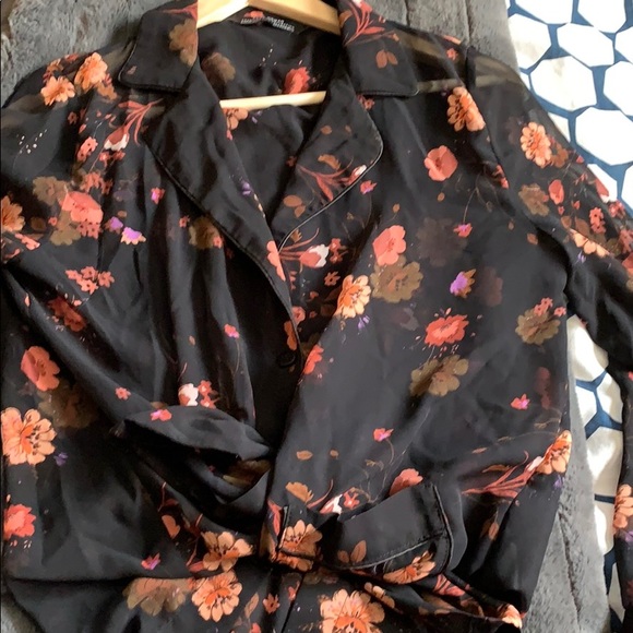 Zara floral blouse medium - Picture 3 of 4